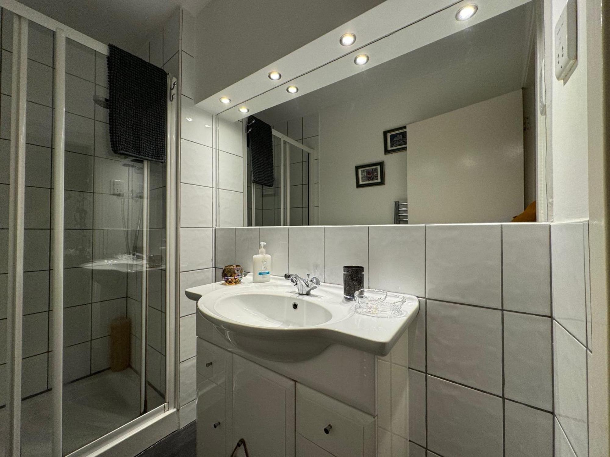 Edinburgh Two Bedroom Apartment With Free Side Street Parking 24 Hours Eksteriør billede